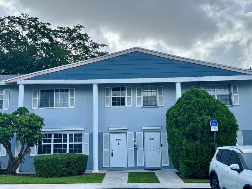 8028 SW 17th Place, Davie FL 33324