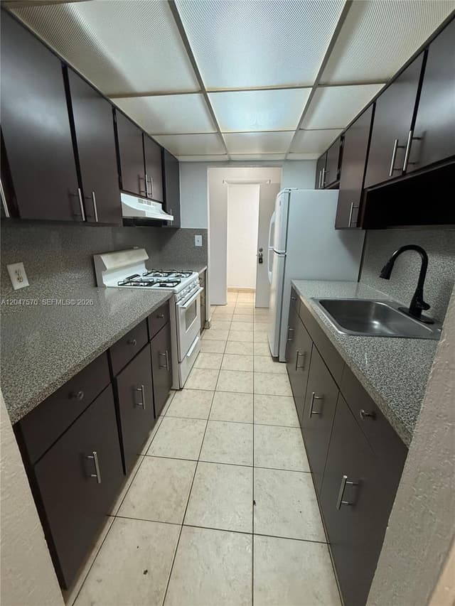 1305 W 53rd St # 406, Hialeah FL 33012 - Hialeah, FL - Photo 4