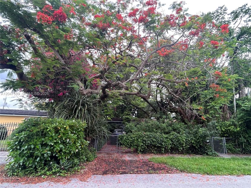 8285 SW 47th St, Miami FL 33155