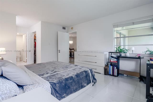 1251 SW 125th Ave # 402T, Pembroke Pines FL 33027 - Pembroke Pines, FL - Photo 5