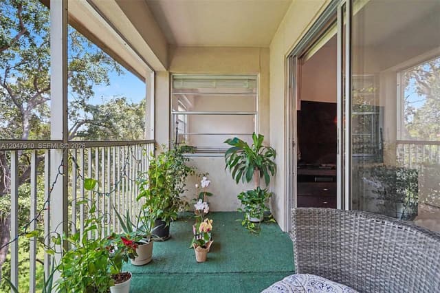 1251 SW 125th Ave # 402T, Pembroke Pines FL 33027 - Pembroke Pines, FL - Photo 4