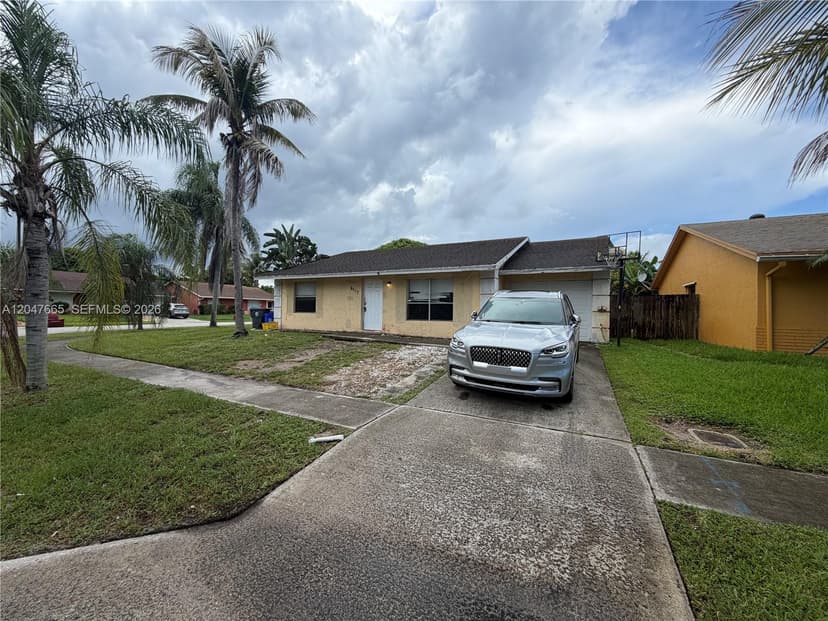 6117 Blue Grass Cir, Lake Worth FL 33463
