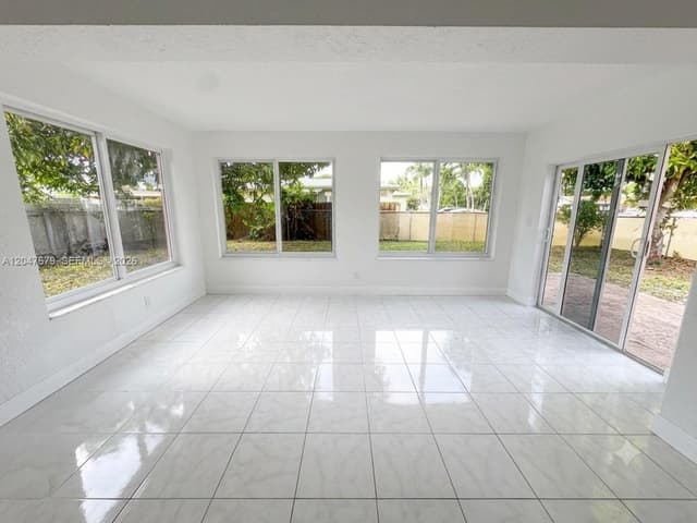 7612 Plantation Blvd, Miramar FL 33023 - Miramar, FL - Photo 2