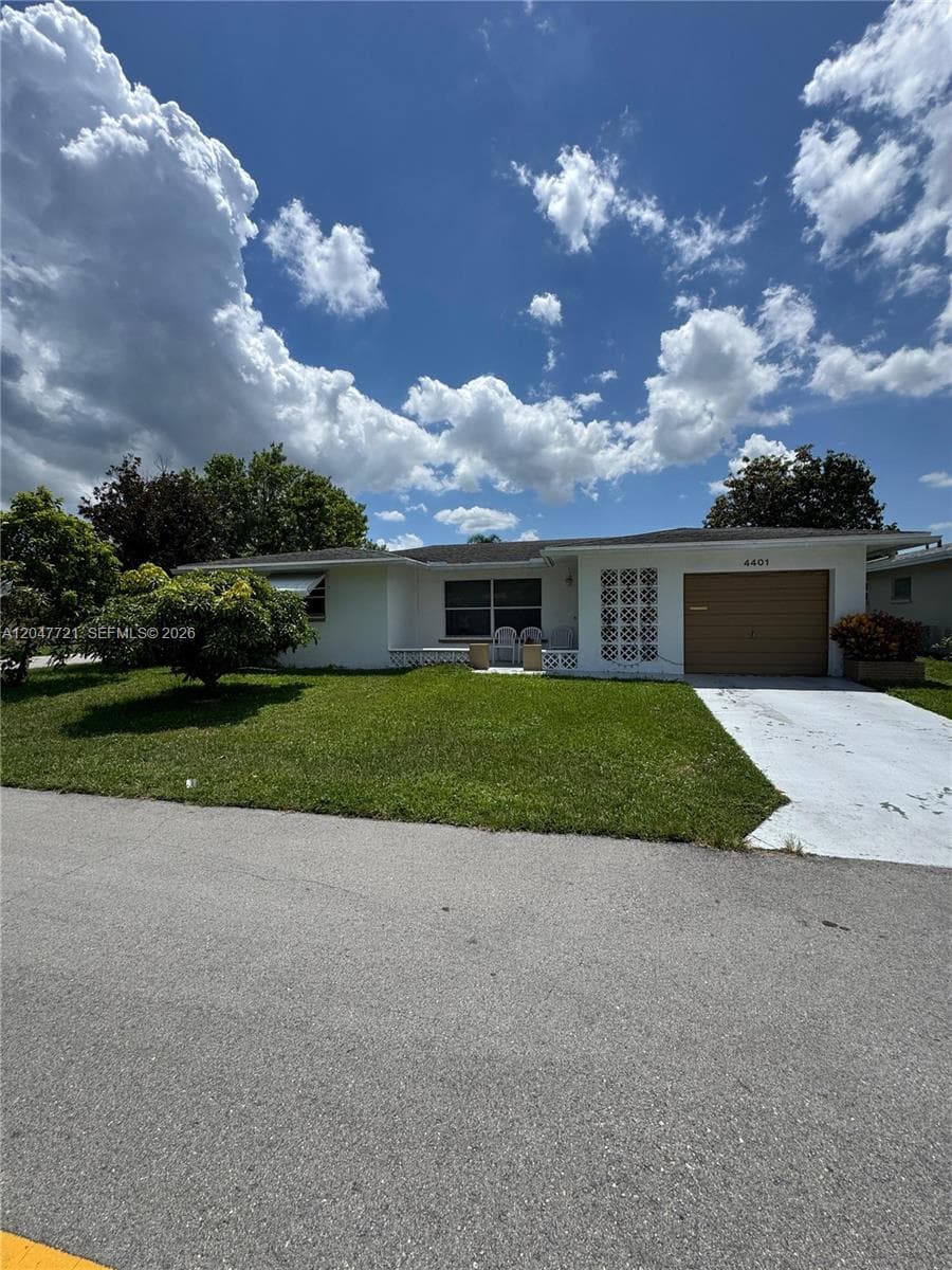 4401 NW 43rd Ter, Tamarac FL 33319