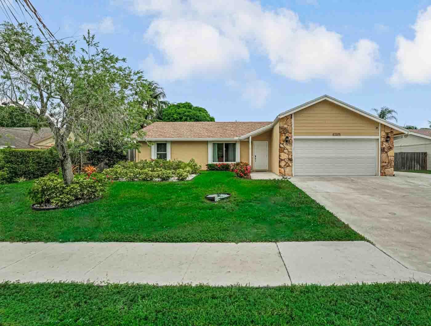 427 Las Palmas Street, Royal Palm Beach FL 33411