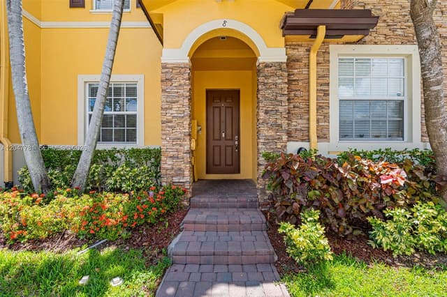9133 SW 227th St # 8, Cutler Bay FL 33190 - Cutler Bay, FL - Photo 2