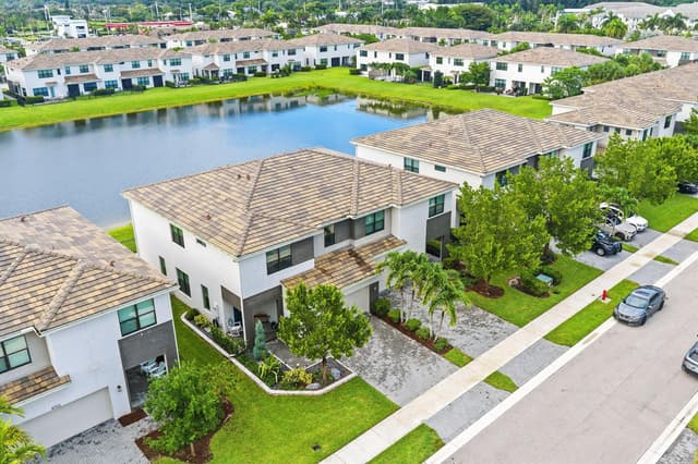 8697 Corvus, Lake Worth FL 33467 - Lake Worth, FL - Photo 2