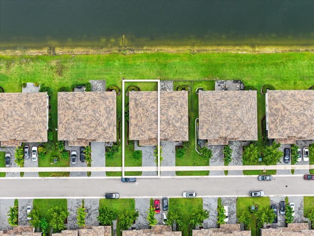 8697 Corvus, Lake Worth FL 33467 - Lake Worth, FL - Photo 3