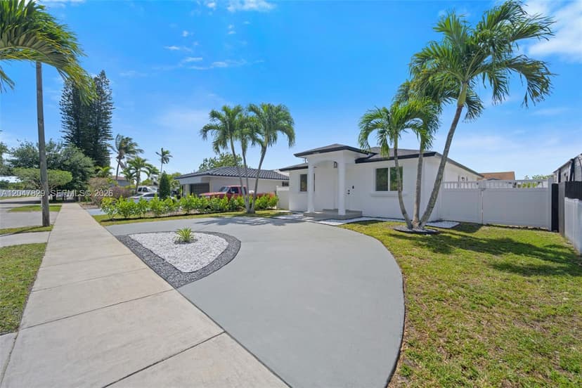 5580 Plunkett St, Hollywood FL 33021