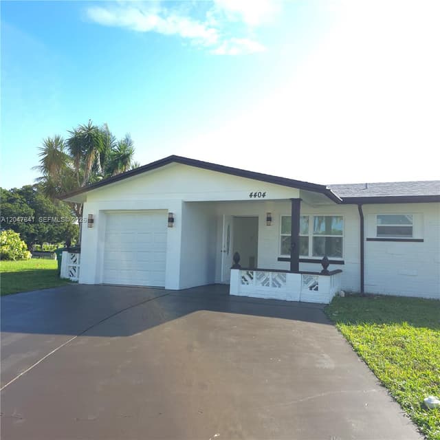 4404 NW 46th Way, Tamarac FL 33319 - Tamarac, FL - Photo 2