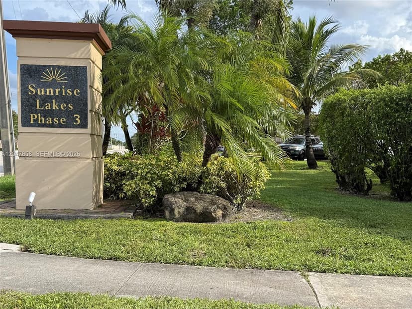 9101 Sunrise Lakes Blvd # 215, Sunrise FL 33322