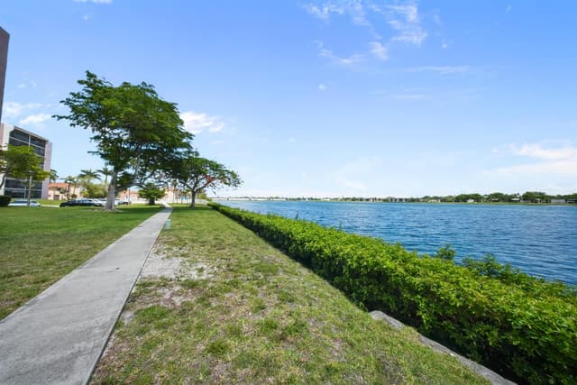 20860 San Simeon Way # 6, Miami FL 33179 - Miami, FL - Photo 2