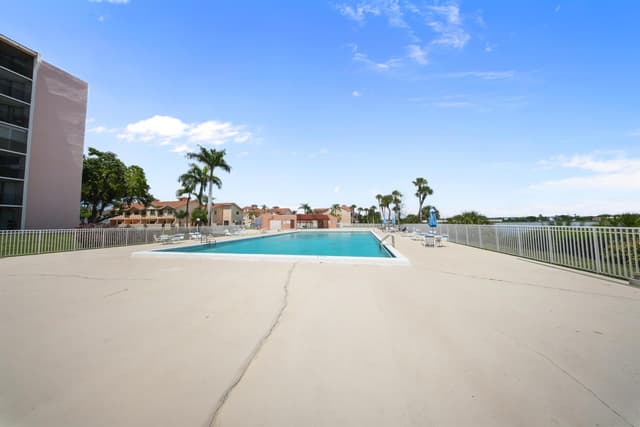 20860 San Simeon Way # 6, Miami FL 33179 - Miami, FL - Photo 3