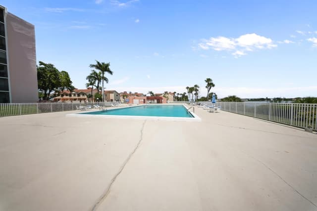 20860 San Simeon Way # 6, Miami FL 33179 - Miami, FL - Photo 4