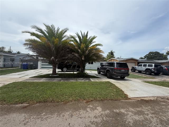 7525 Roosevelt St, Hollywood FL 33024 - Hollywood, FL - Photo 2