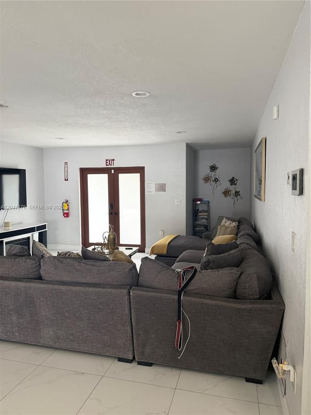 7525 Roosevelt St, Hollywood FL 33024 - Hollywood, FL - Photo 6