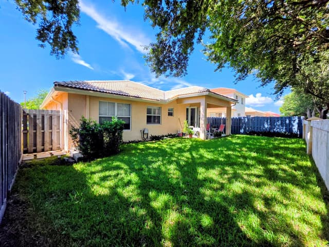 14013 N Cypress Cove Circle, Davie FL 33325 - Davie, FL - Photo 7