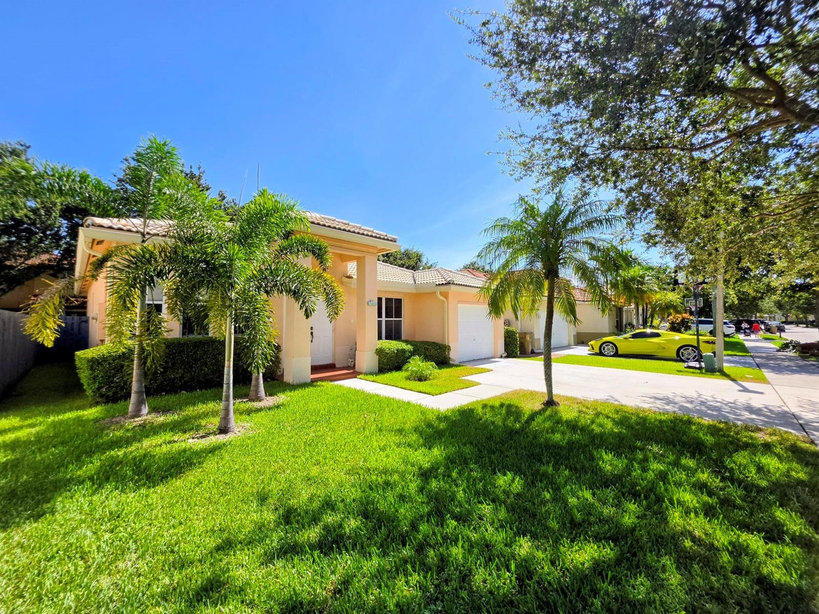 14013 N Cypress Cove Circle, Davie FL 33325 - Davie, FL - Photo 1