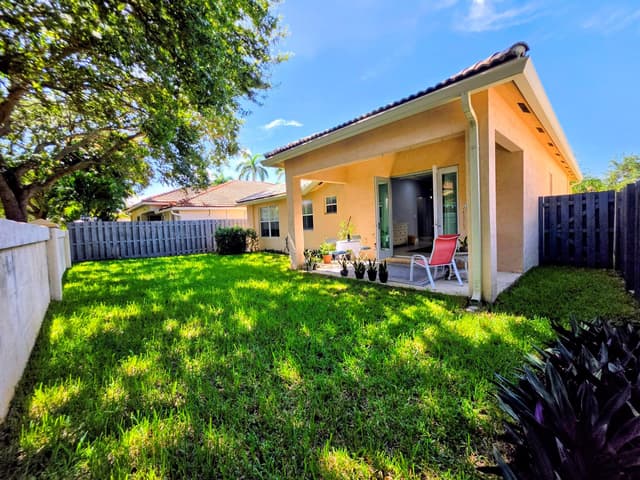 14013 N Cypress Cove Circle, Davie FL 33325 - Davie, FL - Photo 5