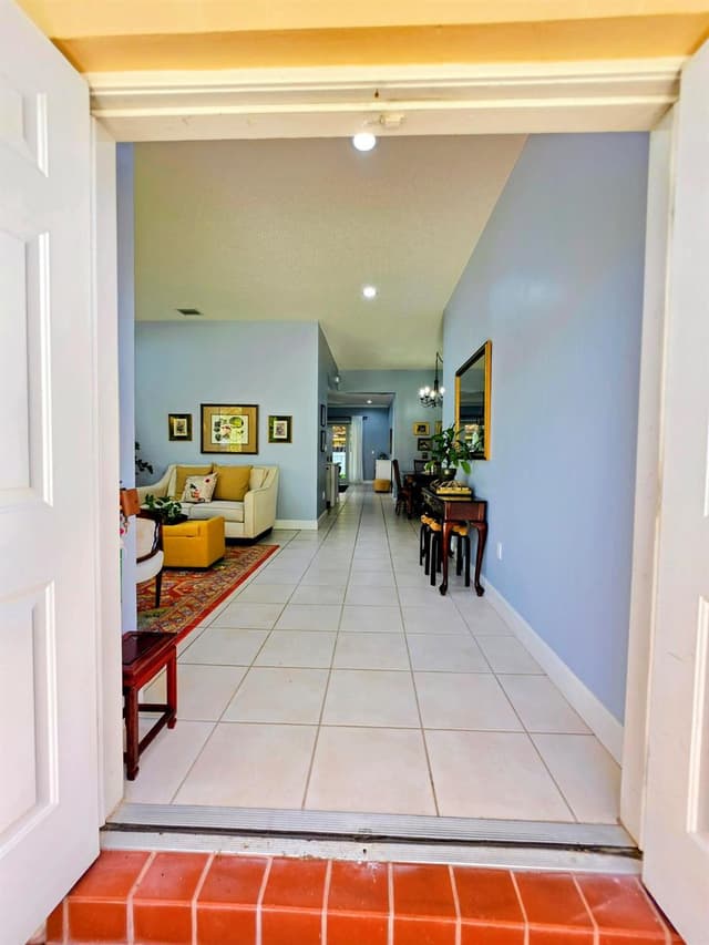 14013 N Cypress Cove Circle, Davie FL 33325 - Davie, FL - Photo 4