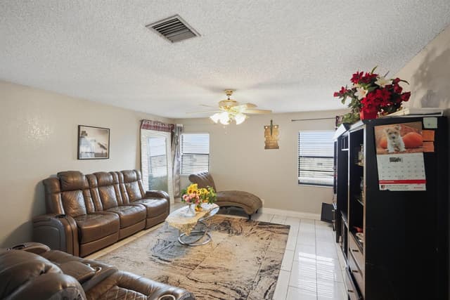 1301 SW 75th Avenue, North Lauderdale FL 33068 - North Lauderdale, FL - Photo 4