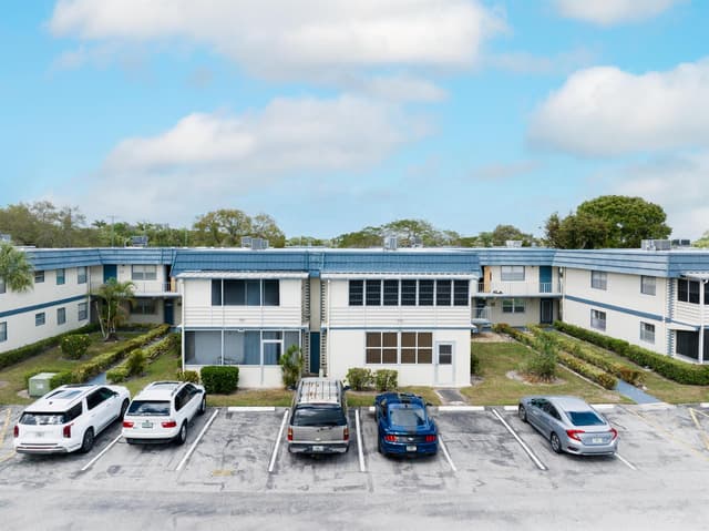 233 Brittany E, Delray Beach FL 33446 - Delray Beach, FL - Photo 3