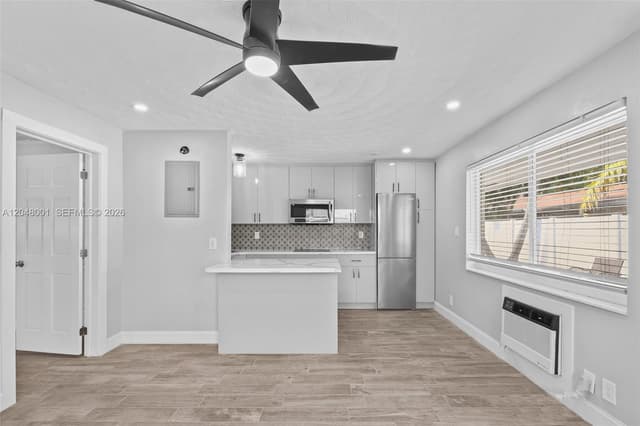 1634 NE 4th Pl, Fort Lauderdale FL 33301 - Fort Lauderdale, FL - Photo 2