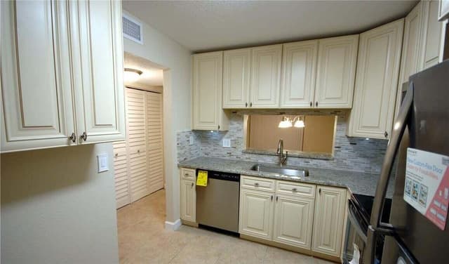 3071 Holiday Springs Boulevard # 8, Margate FL 33063 - Margate, FL - Photo 2