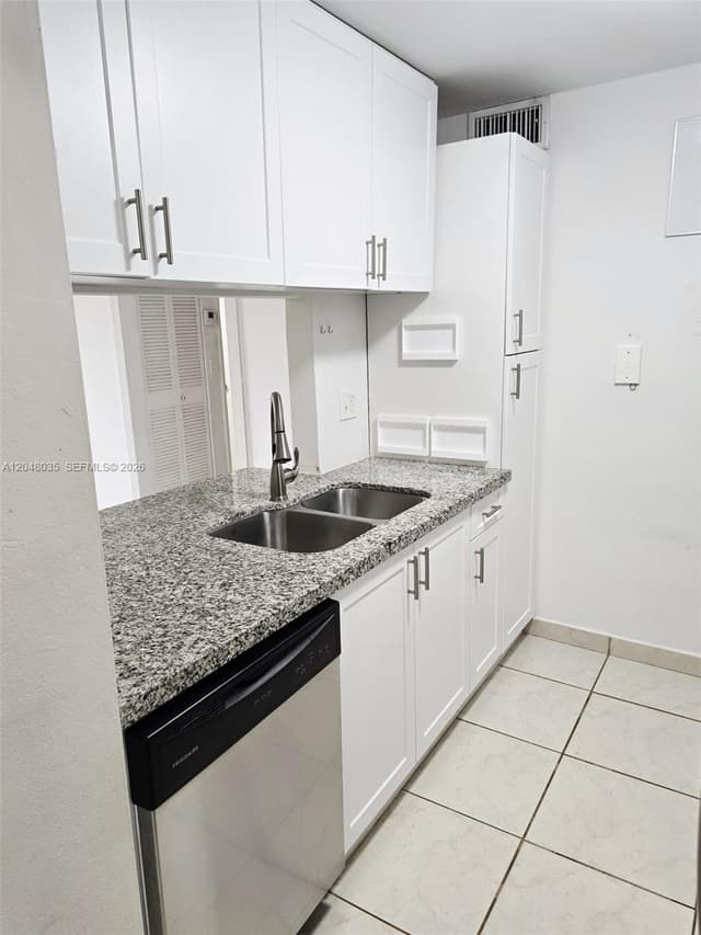8877 Fontainebleau Blvd # 202, Miami FL 33172 - Miami, FL - Photo 2
