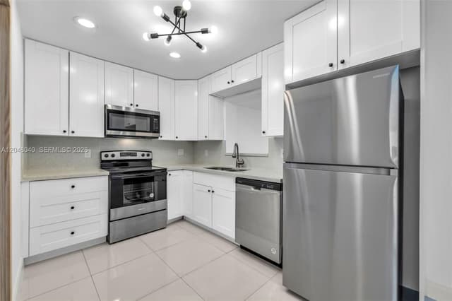 104 SW 7th St, Hallandale Beach FL 33009 - Hallandale Beach, FL - Photo 3
