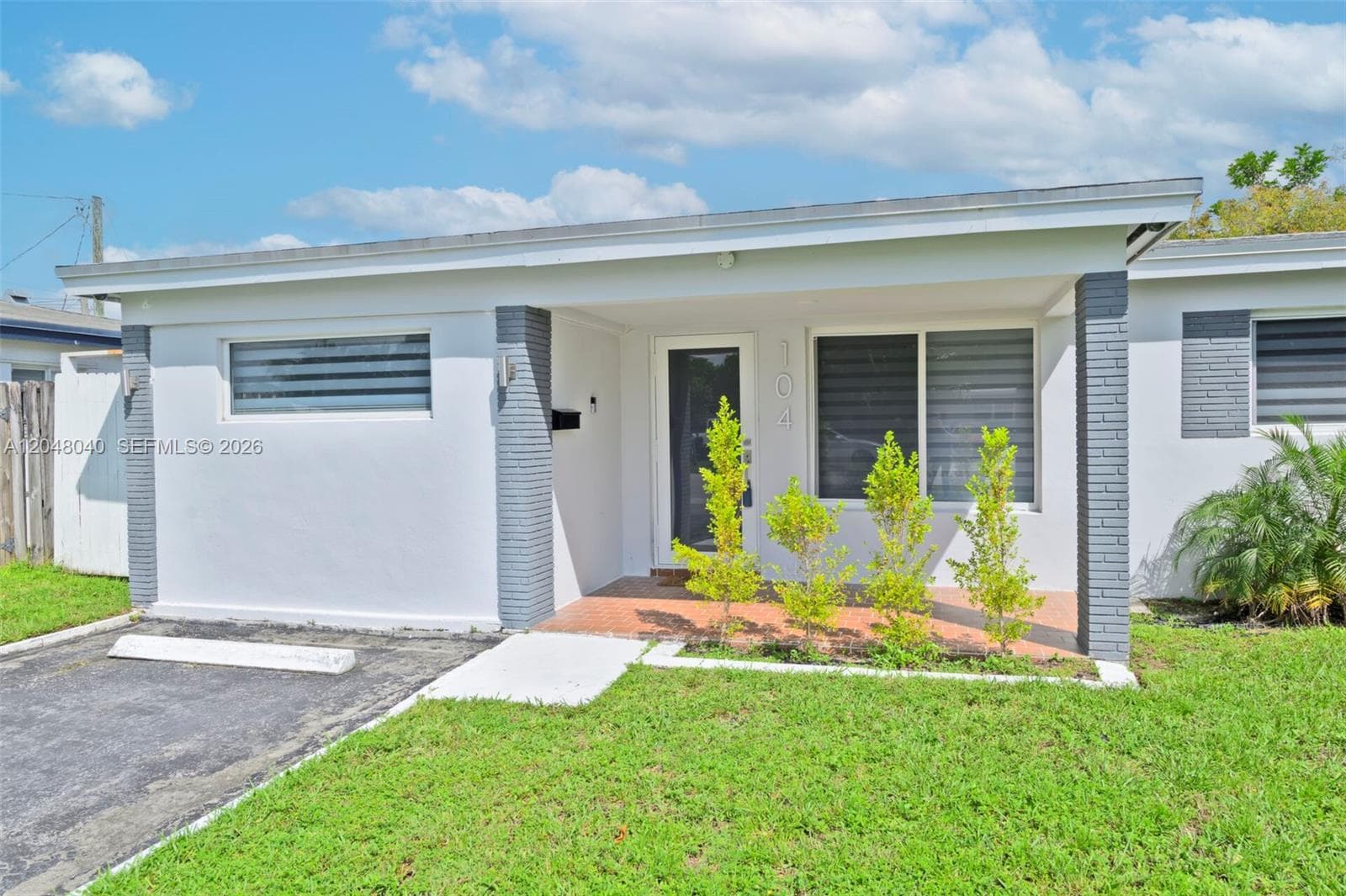 104 SW 7th St, Hallandale Beach FL 33009 - Hallandale Beach, FL - Photo 1