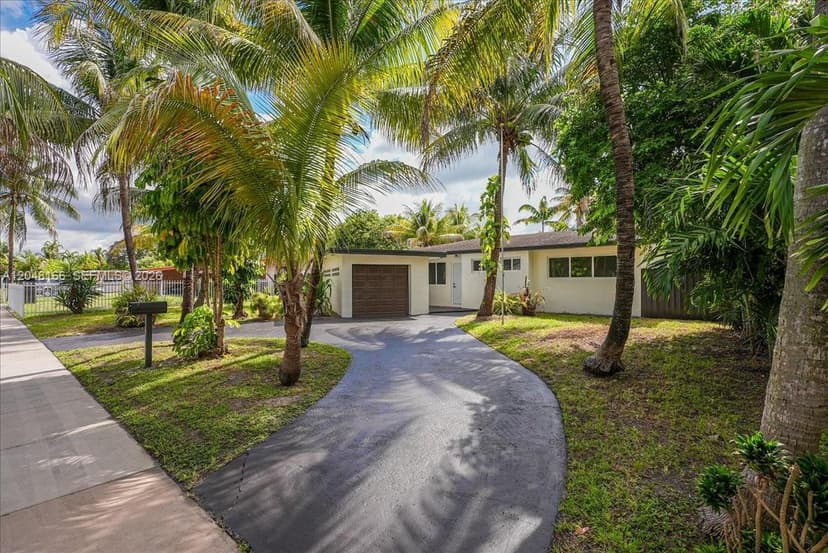 19531 NW 1st Pl, Miami Gardens FL 33169