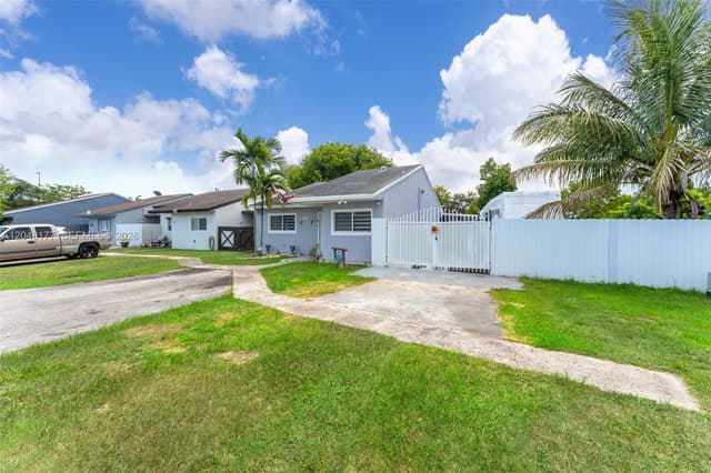 25808 SW 127th Ct Cir, Homestead FL 33032 - Homestead, FL - Photo 2