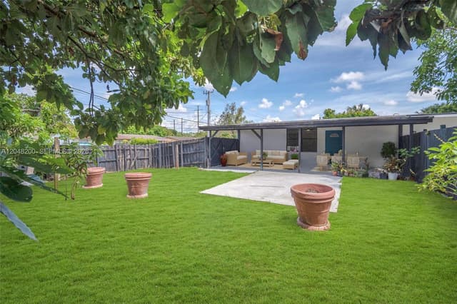7022 SW 19th Ct, North Lauderdale FL 33068 - North Lauderdale, FL - Photo 5