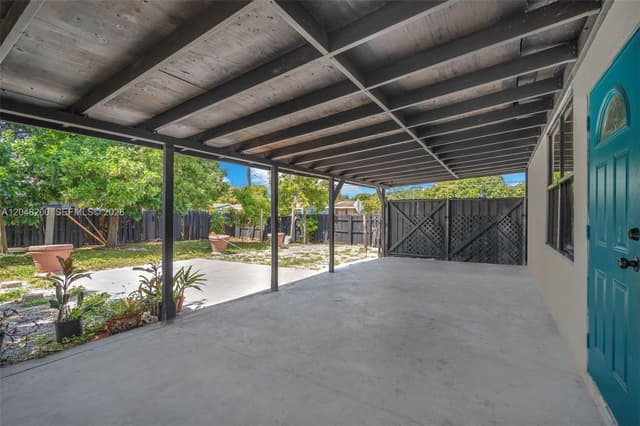 7022 SW 19th Ct, North Lauderdale FL 33068 - North Lauderdale, FL - Photo 4