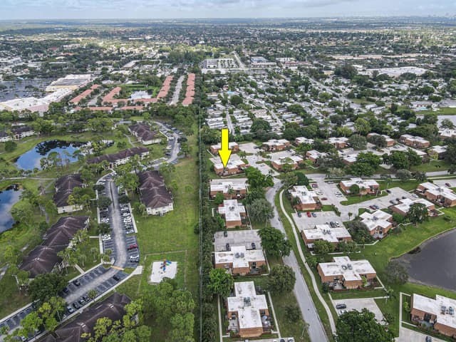 2406 24th Lane, FL 33463 - Photo 2