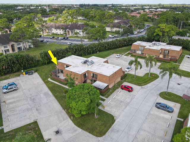 2406 24th Lane, FL 33463 - Photo 3
