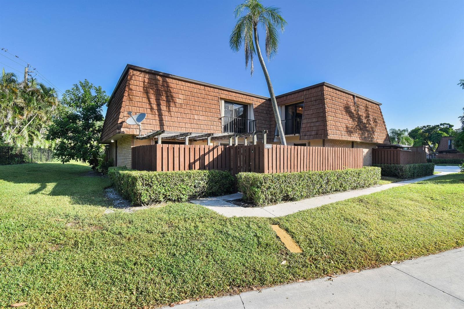 2406 24th Lane, FL 33463 - Photo 1
