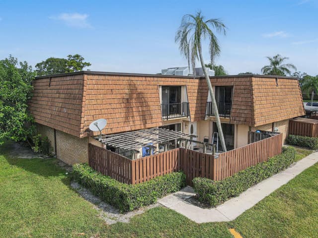 2406 24th Lane, FL 33463 - Photo 5