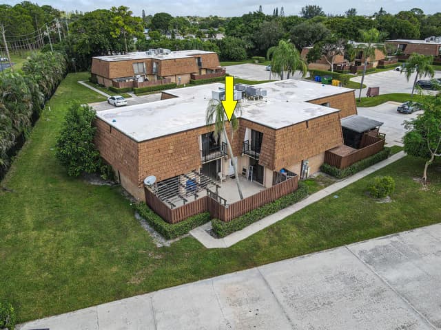 2406 24th Lane, FL 33463 - Photo 4