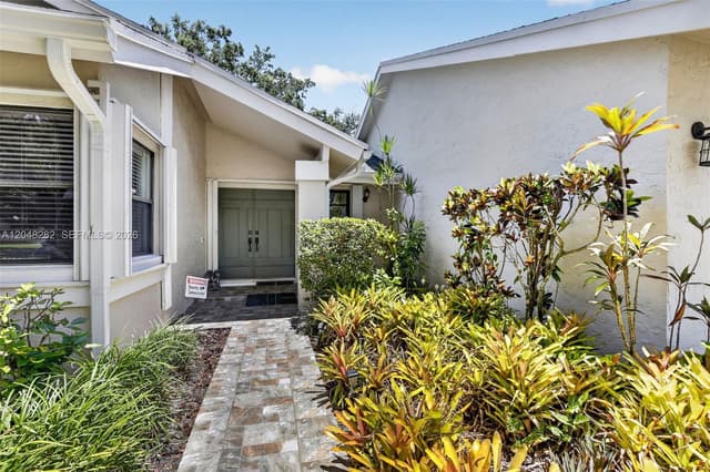12104 Landing Way, Cooper City FL 33026 - Cooper City, FL - Photo 2