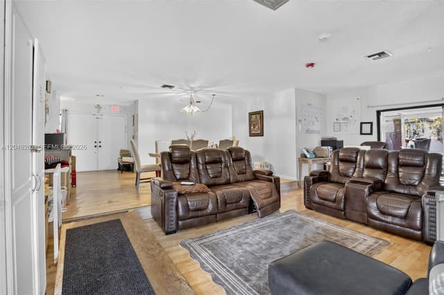 12104 Landing Way, Cooper City FL 33026 - Cooper City, FL - Photo 4