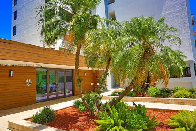 9660 W Bay Harbor Dr # 5A, Bay Harbor Islands FL 33154 - Bay Harbor Islands, FL - Photo 2