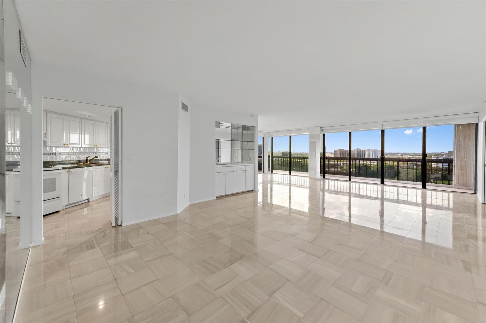 1900 Consulate Place # 1004, West Palm Beach FL 33401