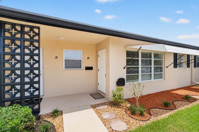 1007 South Drive, Delray Beach FL 33445 - Delray Beach, FL - Photo 2