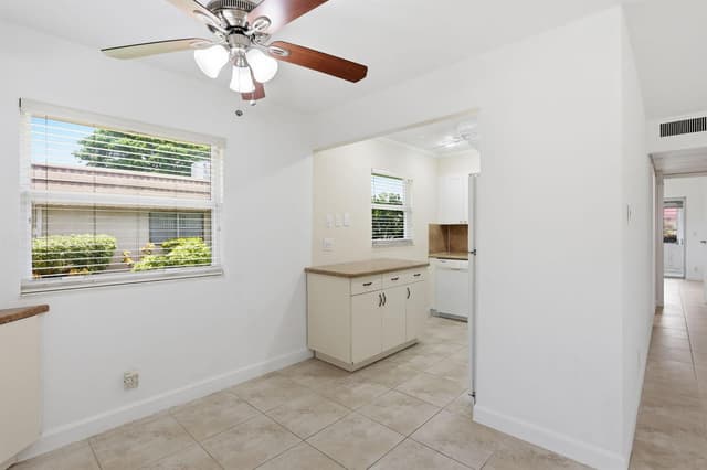164 Seville G, Delray Beach FL 33446 - Delray Beach, FL - Photo 5