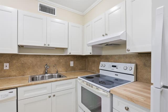 164 Seville G, Delray Beach FL 33446 - Delray Beach, FL - Photo 4