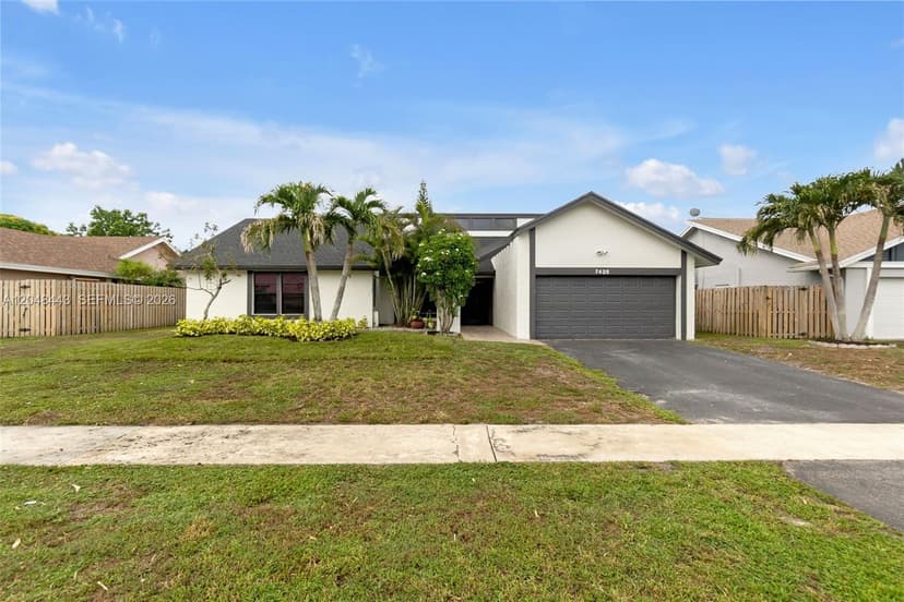 7428 NW 49th Ct, Lauderhill FL 33319