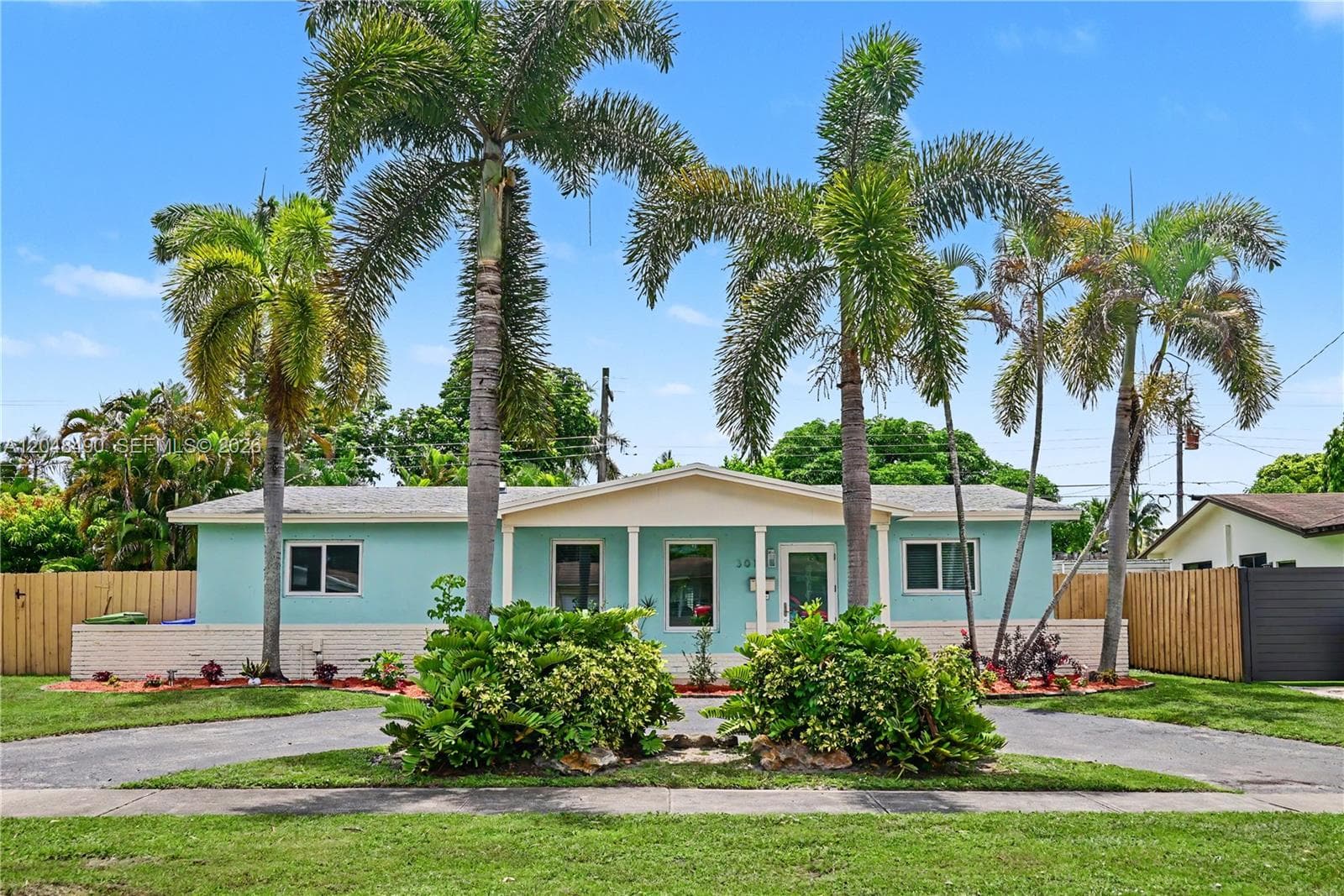 301 SW 65th Ave, Pembroke Pines FL 33023
