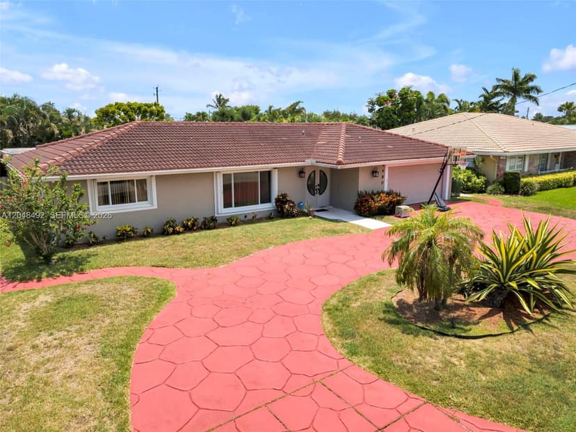 2480 NE 46th St, Lighthouse Point FL 33064